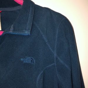 Navy blue women’s NorthFace fleece jacket